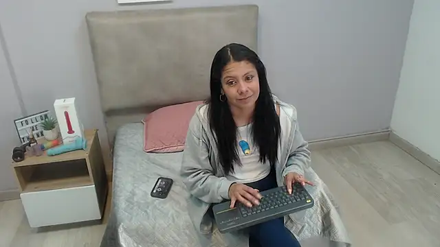 Snapshot of valevicious chatting on December 15, 2025, 1:39 pm valevicious online show from December 15, 2025, 1:39 pm