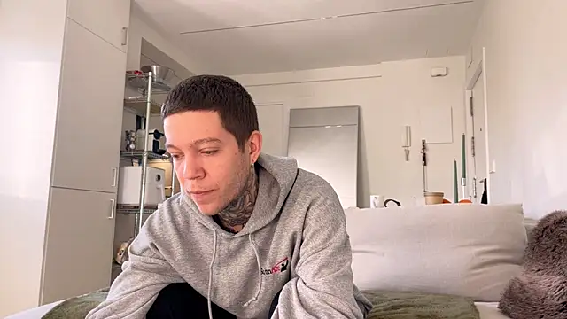 Snapshot of Harry_Jen chatting on December 22, 2024, 9:00 am Harry Jen online show from December 22, 2024, 9:00 am