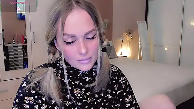 Snapshot of Libby_Nora chatting on April 22, 2026, 12:01 pm Libby Nora online show from April 22, 2026, 12:01 pm