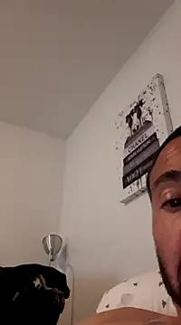 Snapshot of hottie212@xh chatting on December 20, 2024, 1:36 am hottie212xh online show from December 20, 2024, 1:36 am
