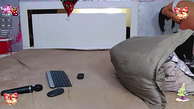 Snapshot of FlirtDeea chatting on December 13, 2025, 8:04 pm FlirtDeea online show from December 13, 2025, 8:04 pm