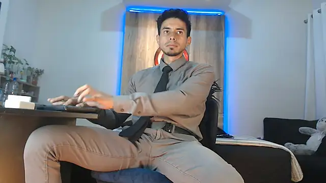 Snapshot of Andrew_4_ chatting on November 16, 2025, 8:30 am Andrew 4 online show from November 16, 2025, 8:30 am