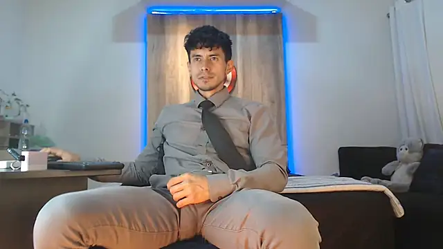 Snapshot of Andrew_4_ chatting on October 20, 2025, 6:15 am Andrew 4 online show from October 20, 2025, 6:15 am