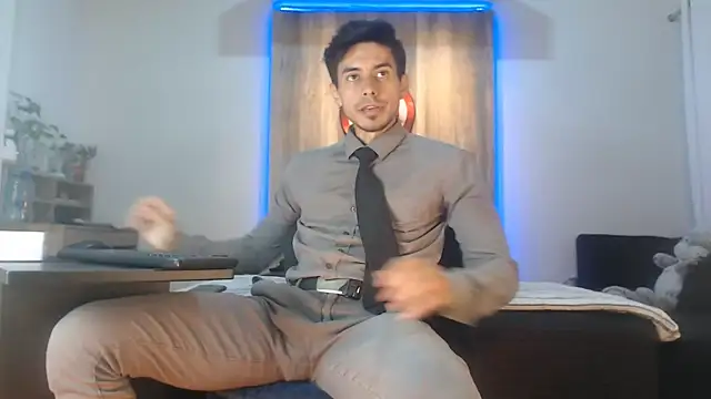 Snapshot of Andrew_4_ chatting on November 27, 2025, 1:06 am Andrew 4 online show from November 27, 2025, 1:06 am