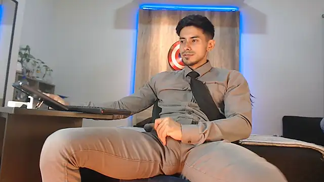 Snapshot of Andrew_4_ chatting on November 4, 2025, 3:32 am Andrew 4 online show from November 4, 2025, 3:32 am