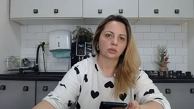 erikaerika online show from February 17, 2025, 1:11 pm