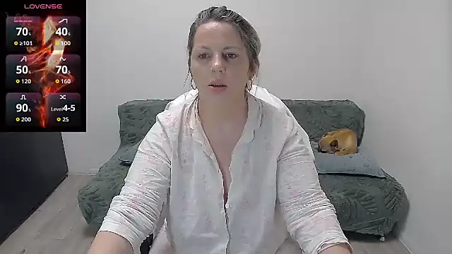 Snapshot of erikaerika chatting on May 17, 2026, 9:09 am erikaerika online show from May 17, 2026, 9:09 am