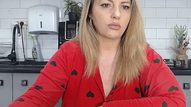 erikaerika online show from February 16, 2025, 8:43 am