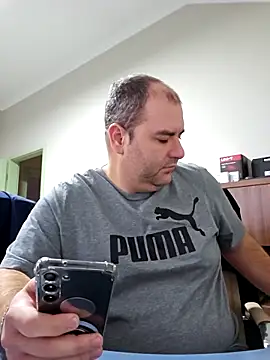 Andrew1900529 online show from December 17, 2025, 6:29 am