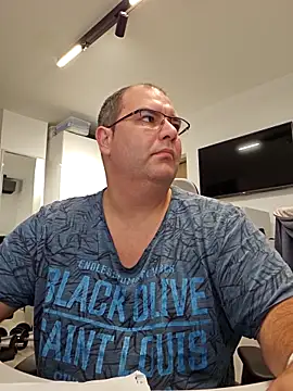 Andrew1900529 online show from October 26, 2025, 7:14 pm