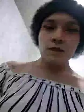Snapshot of LUNAdeMARTE chatting on January 11, 2025, 1:27 am LUNAdeMARTE online show from January 11, 2025, 1:27 am