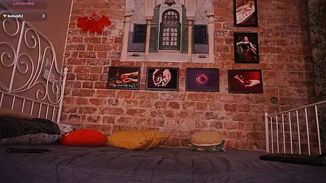 Snapshot of Evelively chatting on March 15, 2026, 5:42 pm Evelively online show from March 15, 2026, 5:42 pm