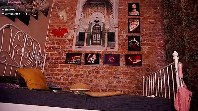 Snapshot of Evelively chatting on March 16, 2026, 5:44 am Evelively online show from March 16, 2026, 5:44 am