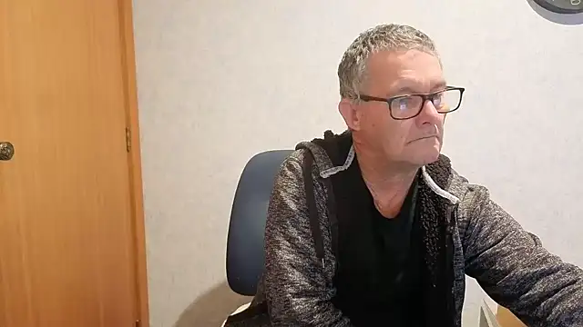 Snapshot of bigballnz chatting on July 8, 2026, 8:53 pm bigballnz online show from July 8, 2026, 8:53 pm