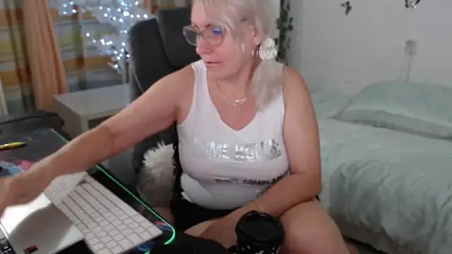 Ghertrude52 online show from June 16, 2026, 4:23 am