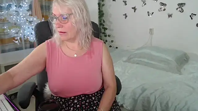 Ghertrude52 online show from June 20, 2026, 4:28 am