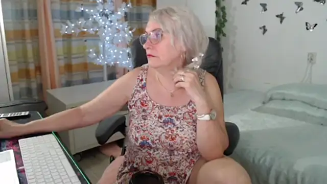 Ghertrude52 online show from June 12, 2026, 4:54 am