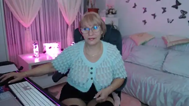 Ghertrude52 online show from November 14, 2025, 4:05 am