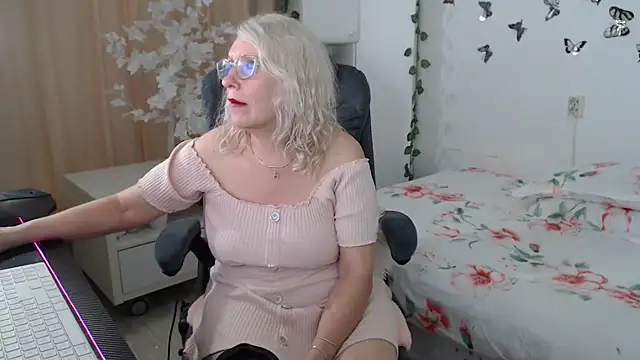 Ghertrude52 online show from May 15, 2026, 4:10 am