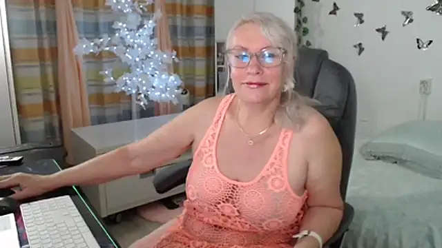 Ghertrude52 online show from June 13, 2026, 4:10 am