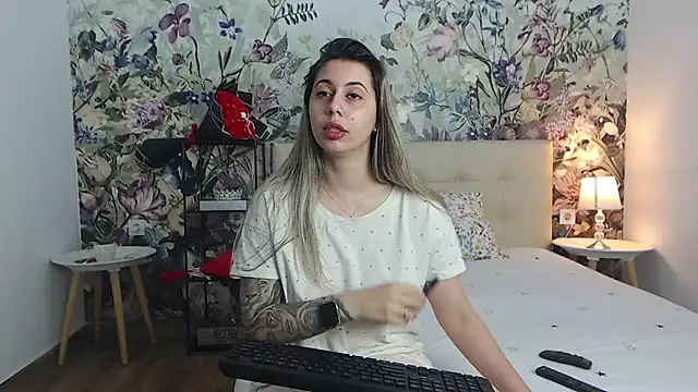 Snapshot of RoseDiamond06 chatting on July 8, 2026, 1:12 pm RoseDiamond06 online show from July 8, 2026, 1:12 pm