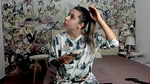 Snapshot of RoseDiamond06 chatting on November 7, 2025, 2:43 pm RoseDiamond06 online show from November 7, 2025, 2:43 pm