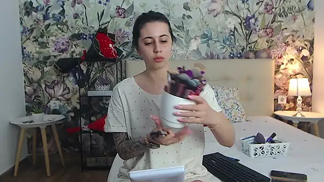 Snapshot of RoseDiamond06 chatting on July 10, 2026, 2:50 pm RoseDiamond06 online show from July 10, 2026, 2:50 pm