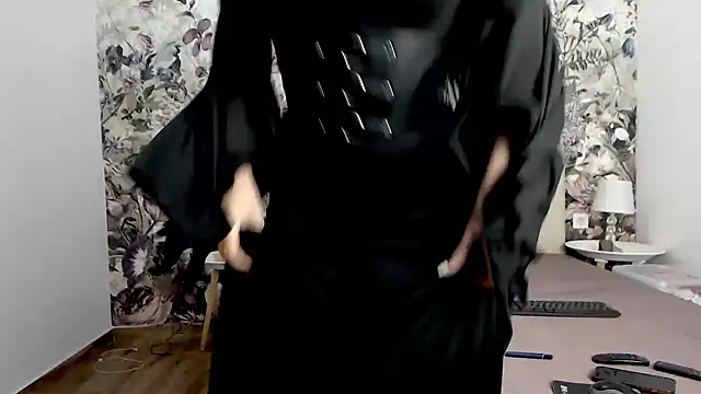 Snapshot of RoseDiamond06 chatting on October 31, 2025, 4:58 pm RoseDiamond06 online show from October 31, 2025, 4:58 pm