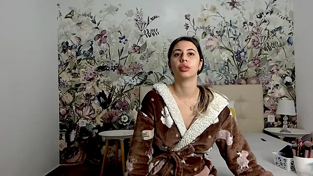 Snapshot of RoseDiamond06 chatting on October 10, 2025, 11:00 am RoseDiamond06 online show from October 10, 2025, 11:00 am