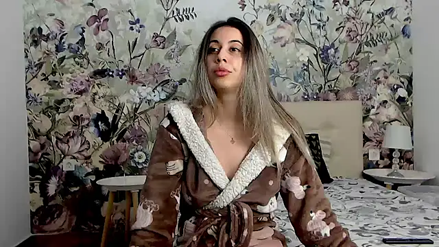 Snapshot of RoseDiamond06 chatting on October 17, 2025, 3:54 am RoseDiamond06 online show from October 17, 2025, 3:54 am