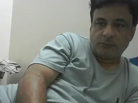 Snapshot of desipapaxxx chatting on October 4, 2025, 4:14 am desipapaxxx online show from October 4, 2025, 4:14 am