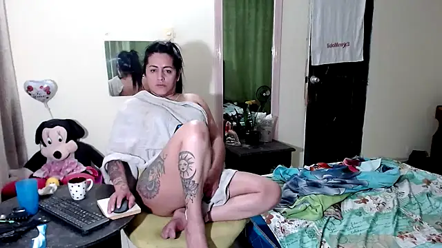 Snapshot of Sashaferrari2000 chatting on December 3, 2025, 6:14 am Sashaferrari2000 online show from December 3, 2025, 6:14 am