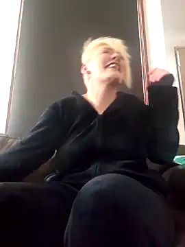 Snapshot of PinkTheHawk chatting on March 4, 2026, 1:35 am PinkTheHawk online show from March 4, 2026, 1:35 am