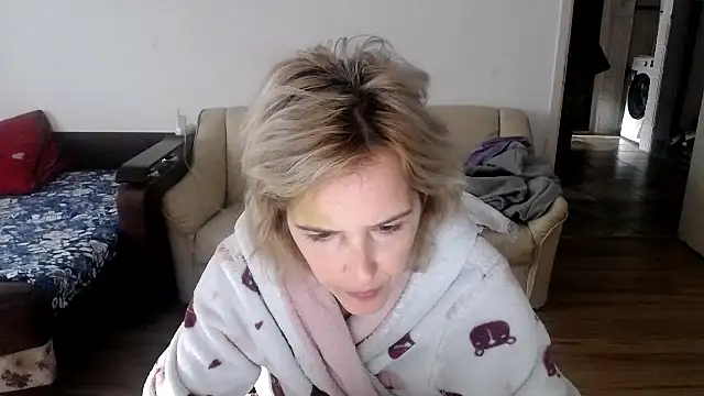 SexxyLety online show from November 18, 2025, 8:17 am