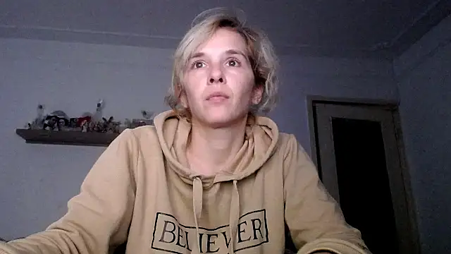 SexxyLety online show from November 28, 2025, 1:22 pm