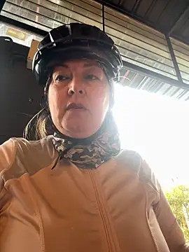 Snapshot of emma_tour chatting on October 26, 2025, 3:12 pm emma tour online show from October 26, 2025, 3:12 pm