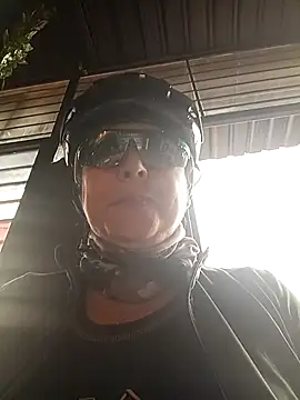 Snapshot of emma_tour chatting on October 3, 2025, 2:40 pm emma tour online show from October 3, 2025, 2:40 pm