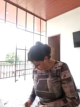 Snapshot of emma_tour chatting on February 15, 2025, 4:12 pm emma tour online show from February 15, 2025, 4:12 pm