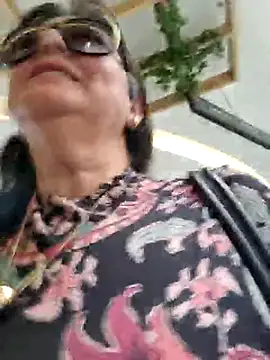 Snapshot of emma_tour chatting on March 13, 2025, 4:01 pm emma tour online show from March 13, 2025, 4:01 pm