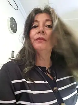 Snapshot of emma_tour chatting on March 4, 2025, 4:09 pm emma tour online show from March 4, 2025, 4:09 pm