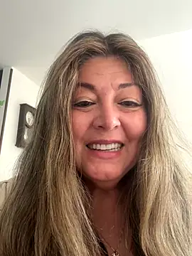 Snapshot of emma_tour chatting on October 25, 2025, 1:56 pm emma tour online show from October 25, 2025, 1:56 pm