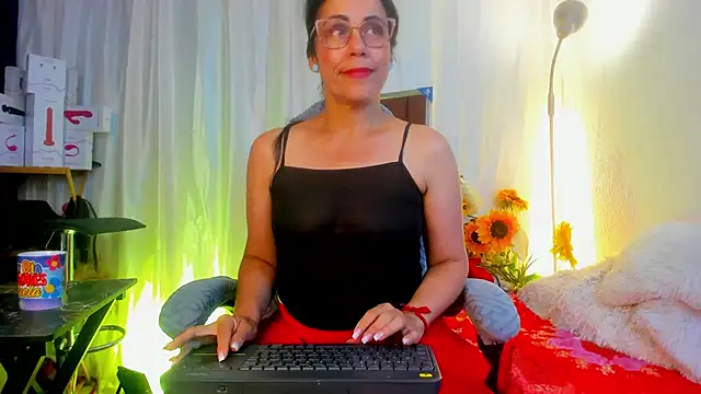 Snapshot of girasol_walton chatting on May 18, 2026, 2:44 pm girasol walton online show from May 18, 2026, 2:44 pm