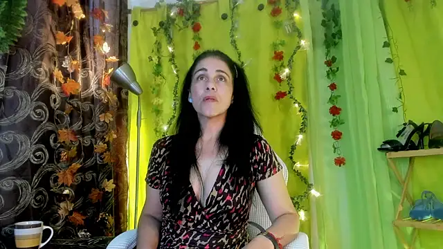 Snapshot of girasol_walton chatting on June 11, 2026, 1:19 pm girasol walton online show from June 11, 2026, 1:19 pm