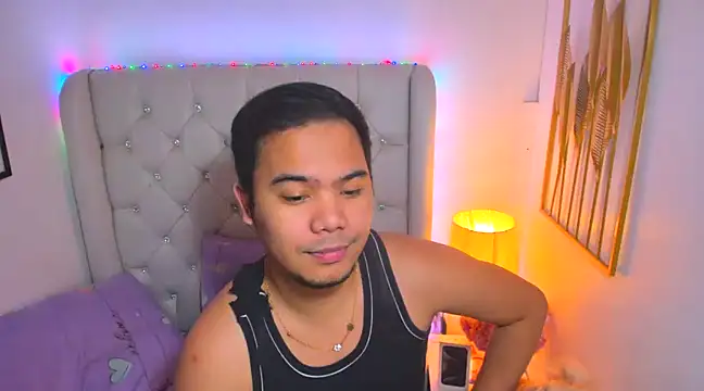 Snapshot of AsianZero chatting on February 24, 2025, 5:20 pm AsianZero online show from February 24, 2025, 5:20 pm