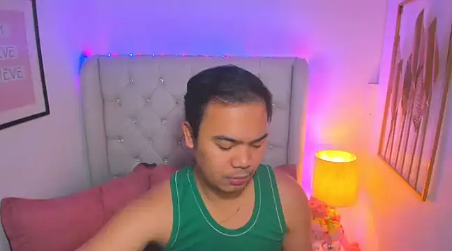 Snapshot of AsianZero chatting on March 14, 2025, 5:35 pm AsianZero online show from March 14, 2025, 5:35 pm