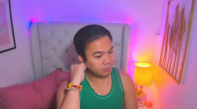 Snapshot of AsianZero chatting on March 13, 2025, 5:28 pm AsianZero online show from March 13, 2025, 5:28 pm