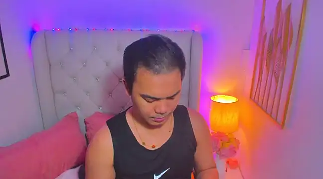 Snapshot of AsianZero chatting on March 4, 2025, 5:13 pm AsianZero online show from March 4, 2025, 5:13 pm