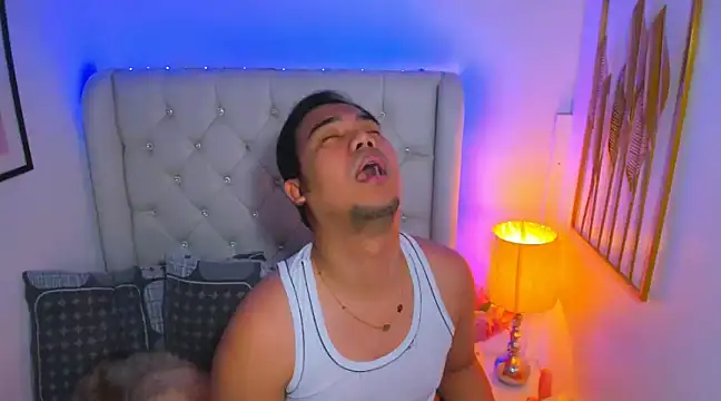 Snapshot of AsianZero chatting on February 12, 2025, 5:26 pm AsianZero online show from February 12, 2025, 5:26 pm