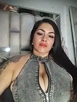 Snapshot of chelaqueen_ chatting on June 20, 2026, 1:43 am chelaqueen online show from June 20, 2026, 1:43 am