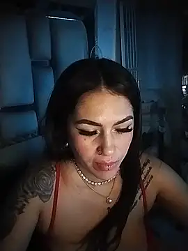 chelaqueen  online show from May 15, 2026, 10:52 pm